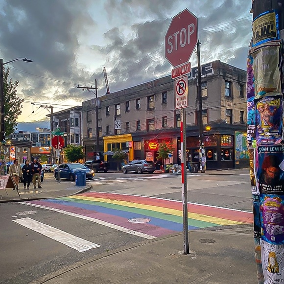 About Owner of Violet Moon 🌚 ☆ Building my empire young! - Picture 1 of 11